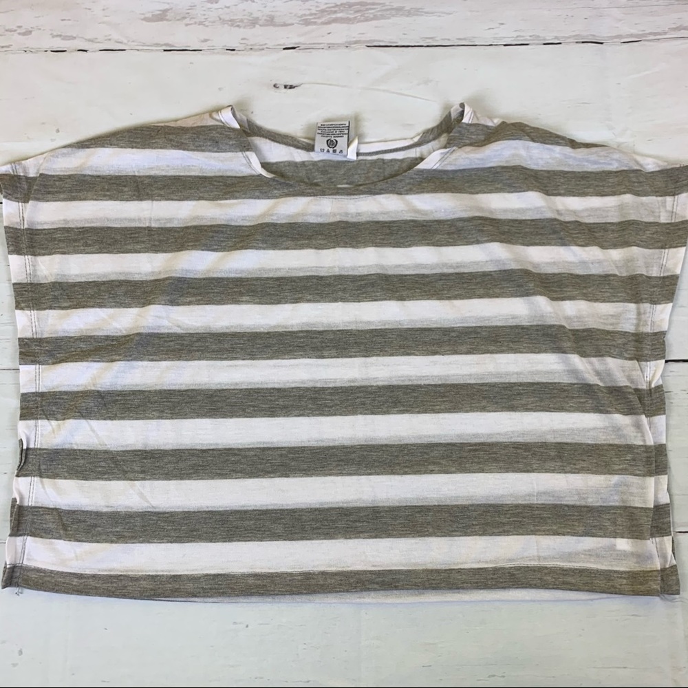 Exist striped cropped short top tee t-shirt white grey large sporty relaxed 1995